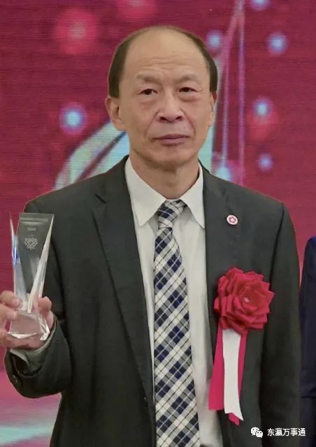 日本华文教育基金会为十位侨界爱心人士颁奖